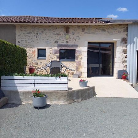 Gite La Petite Maison Montournais Exteriör bild