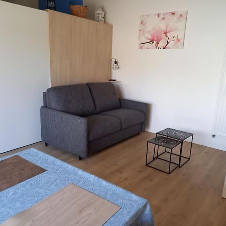 Gite La Petite Maison Montournais Exteriör bild