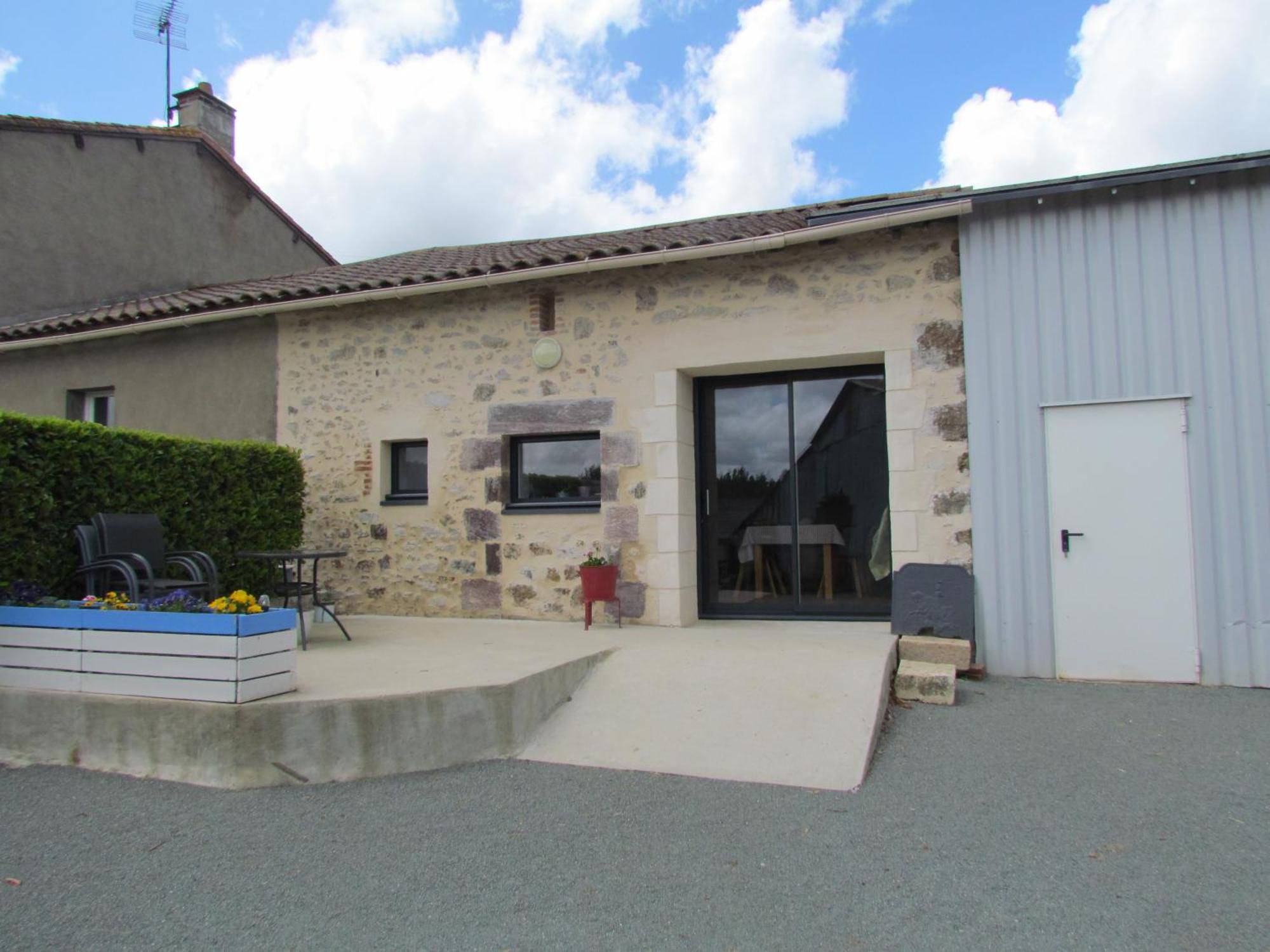 Gite La Petite Maison Montournais Exteriör bild