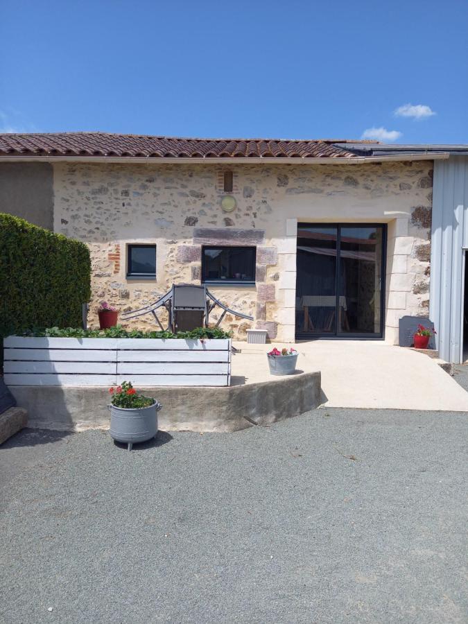 Gite La Petite Maison Montournais Exteriör bild
