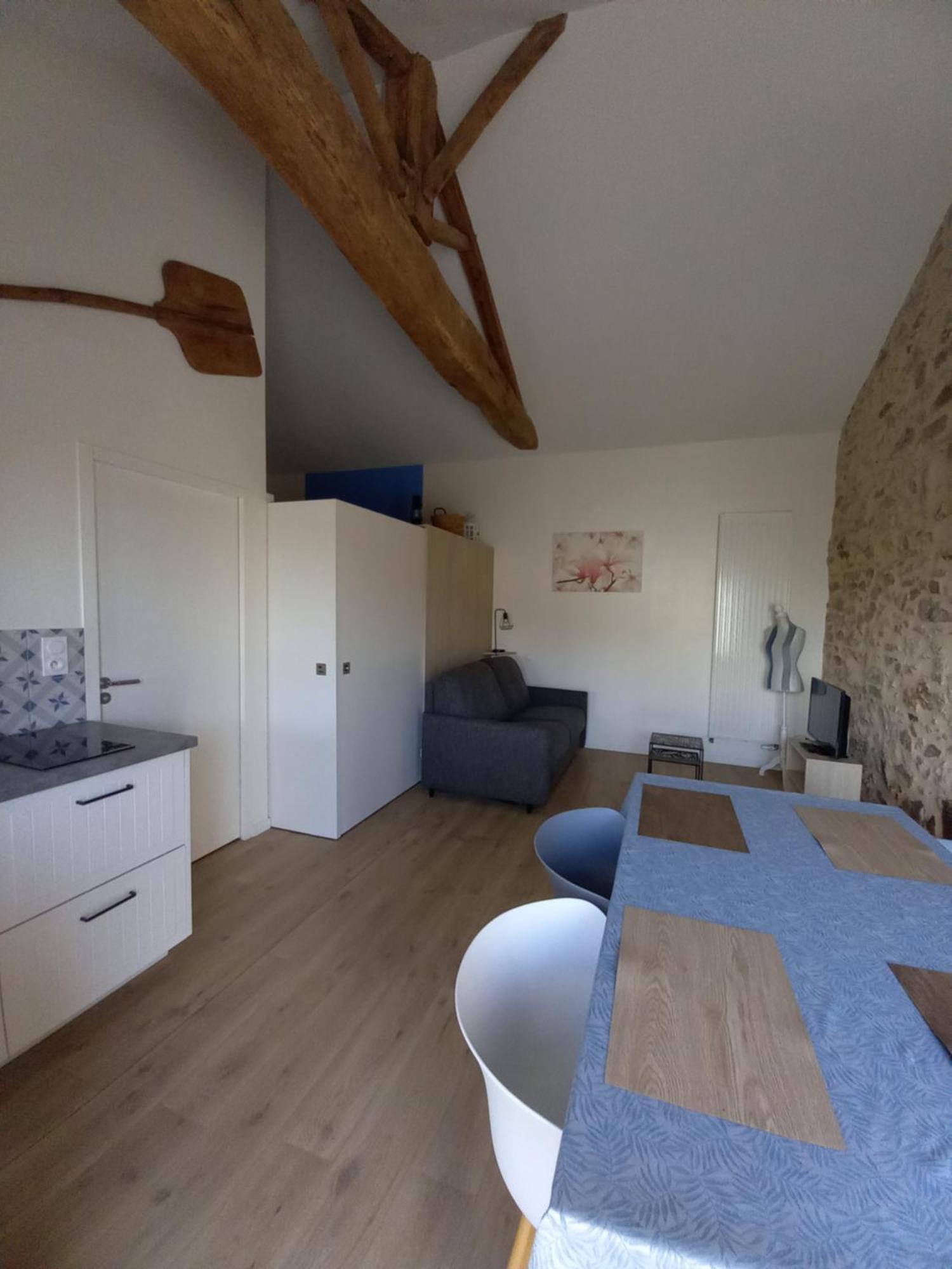 Gite La Petite Maison Montournais Exteriör bild