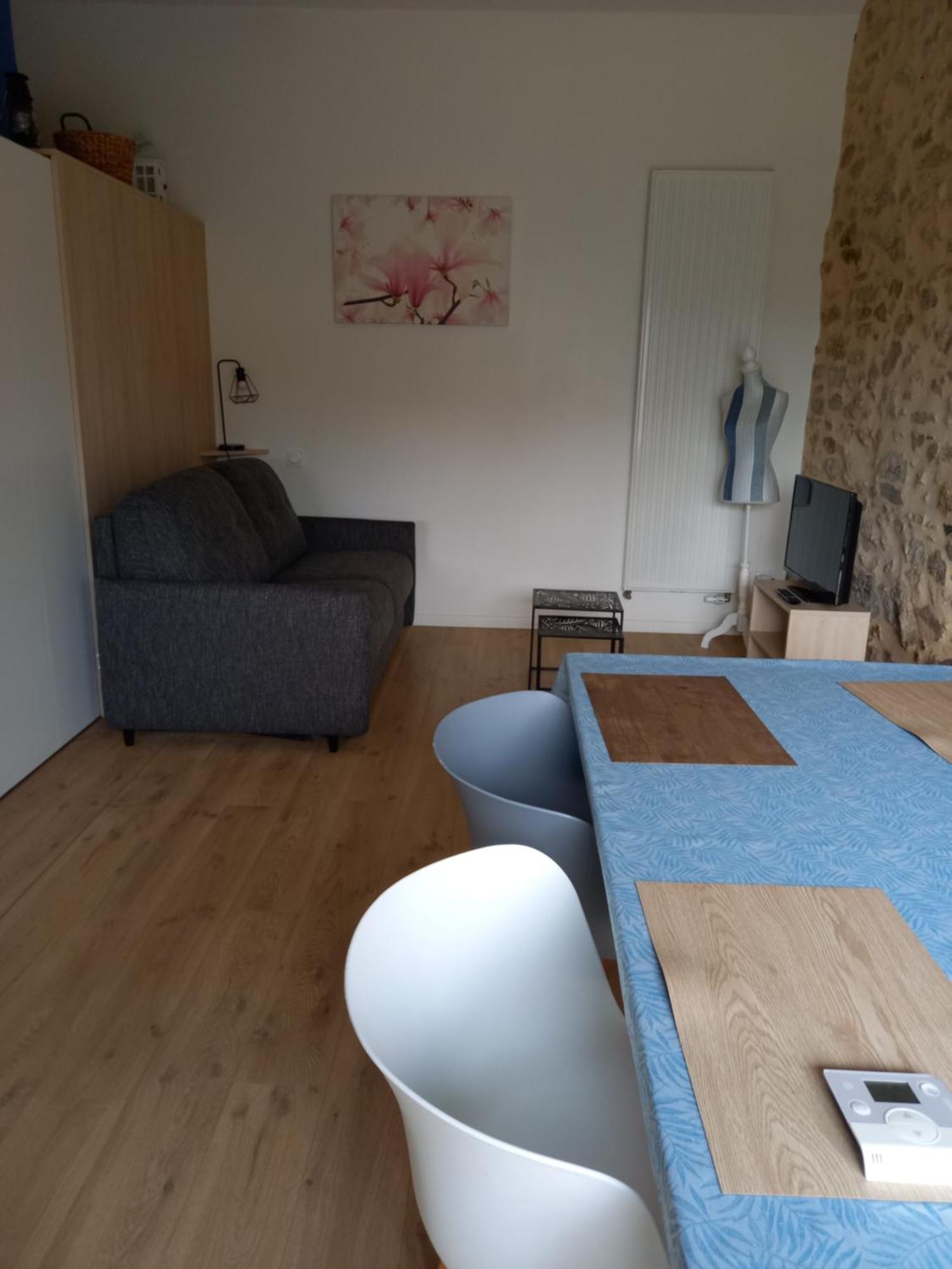 Gite La Petite Maison Montournais Exteriör bild